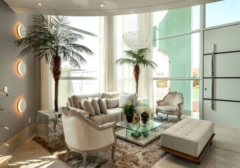 12. Itens de decora&ccedil;&atilde;o para sala cl&aacute;ssica com m&oacute;veis bege &ndash; Foto Aquiles Nicolas Kilaris