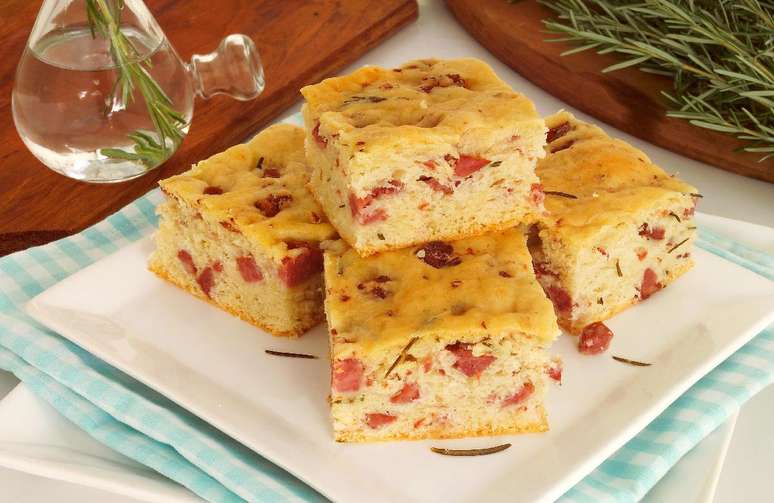 Focaccia de lingui&ccedil;a &ndash; Foto: Guia da Cozinha