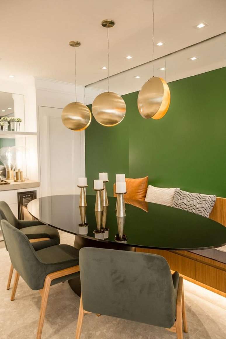28. Itens de decora&ccedil;&atilde;o para sala de jantar verde e pendente moderno &ndash; Foto Fernanda Pecanha