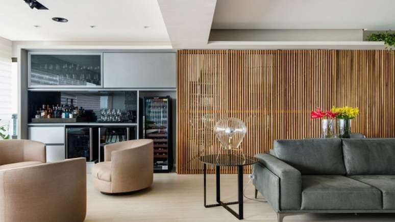 48. Sala decorada na cor areia &ndash; Foto Caio Bandeira e Tiago Martins