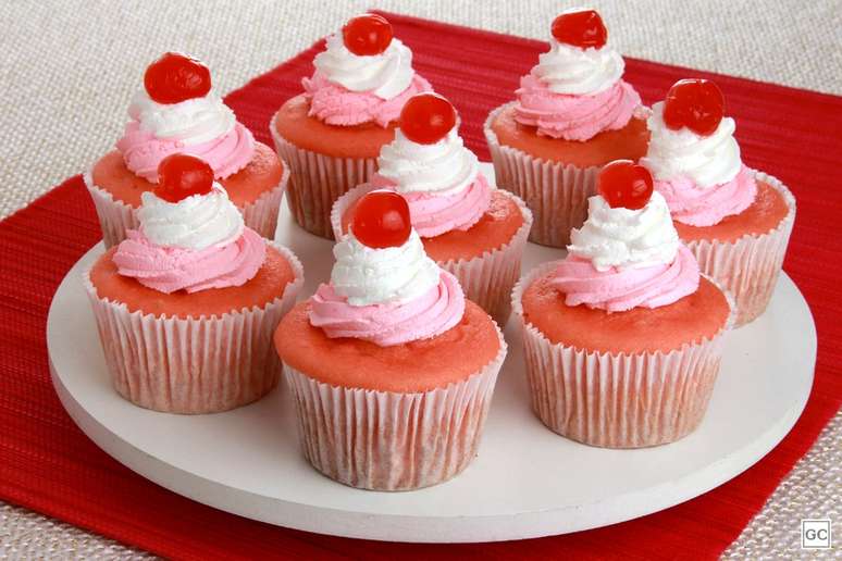 Cupcakes rosas – Foto: Guia da Cozinha