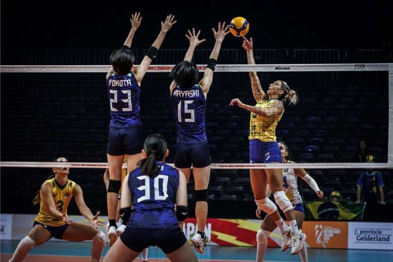 Vôlei feminino: Brasil vira sobre a China e volta a vencer no Mundial -  Massa News