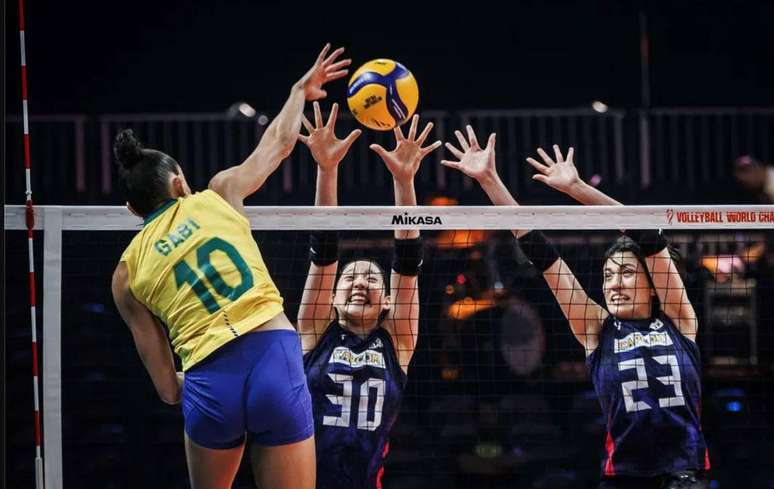 Brasil leva jogo para tie-break, mas é superado pelo Japão na Copa dos  Campeões de vôlei feminino — Rede do Esporte