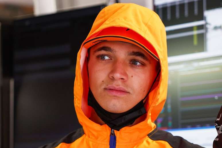 Lando Norris se revoltou com trator na pista no Japão 