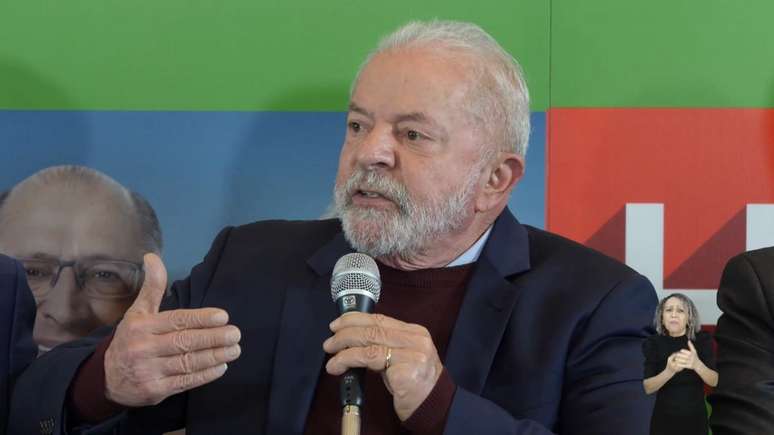 Após caminhada em BH, Lula prega igualdade de salários entre homens e mulheres