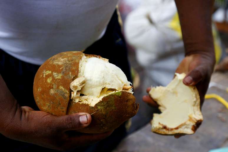 Fruta é consumida nas formas mais variadas, como sucos, cremes, sorvetes, licores e geleias