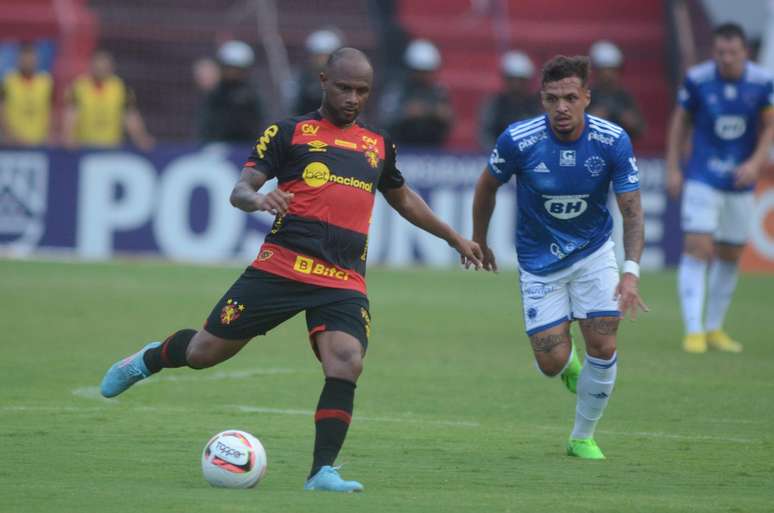 Partida entre Sport e Cruzeiro pelo Campeonato Brasileiro da Série B no neste domingo (09)