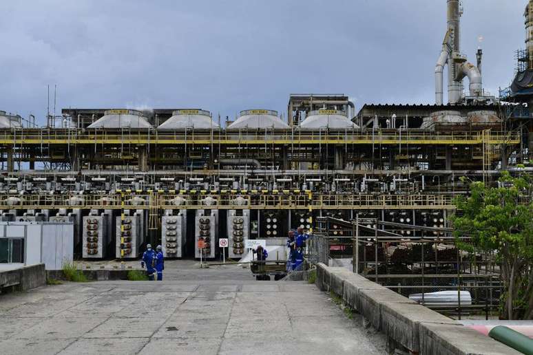 Refinaria de Mataripe, ex-Landulpho Alves (Rlam), na Bahia; Acelen reativará unidade que havia sido hibernada pela Petrobras para melhorar produção de gasolina