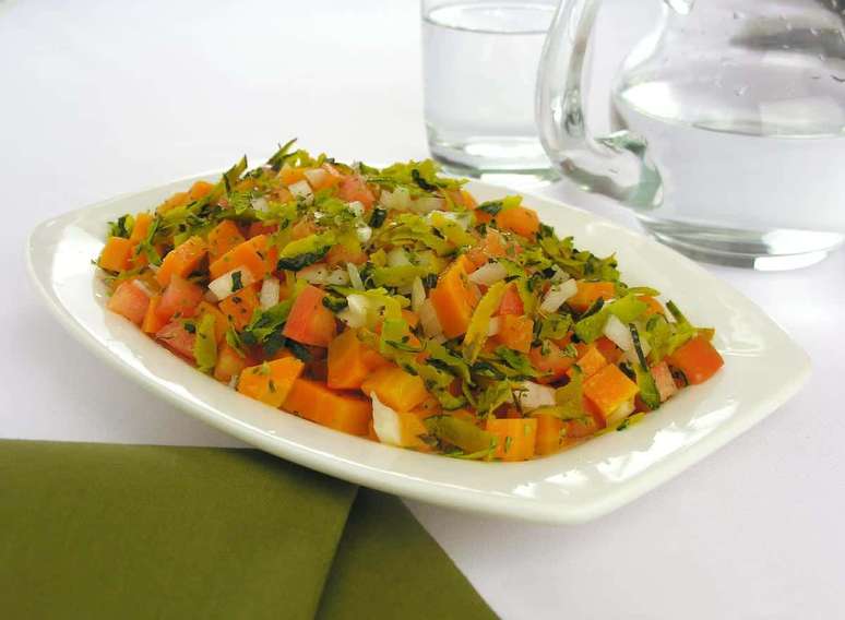 Salada de casca de abóbora para aproveitar todo o alimento – Foto: Guia da Cozinha