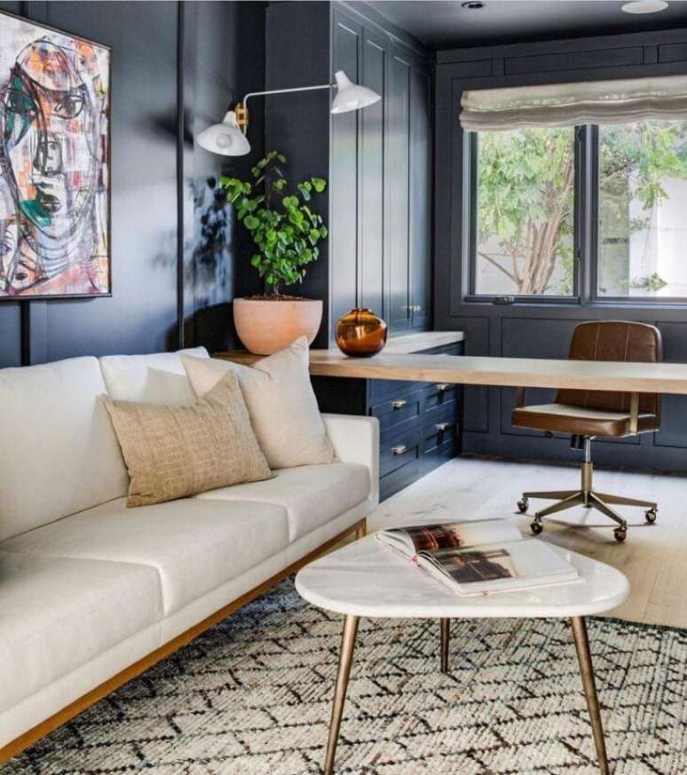 64. Sala moderna com mesa para escrit&oacute;rios modernos &ndash; Foto Elle Decor
