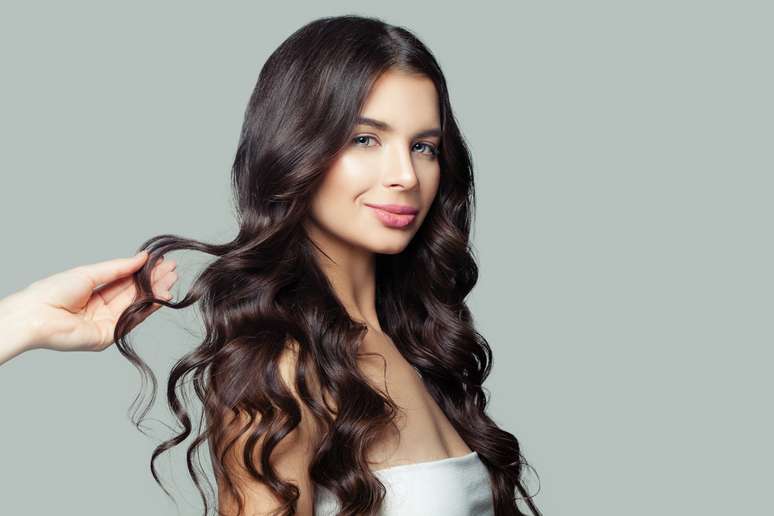 Algumas atitudes podem contribuir muito para evitar o ressecamento dos fios