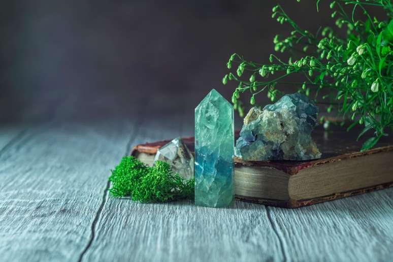 Pequenos cristais representam o elemento Terra 
