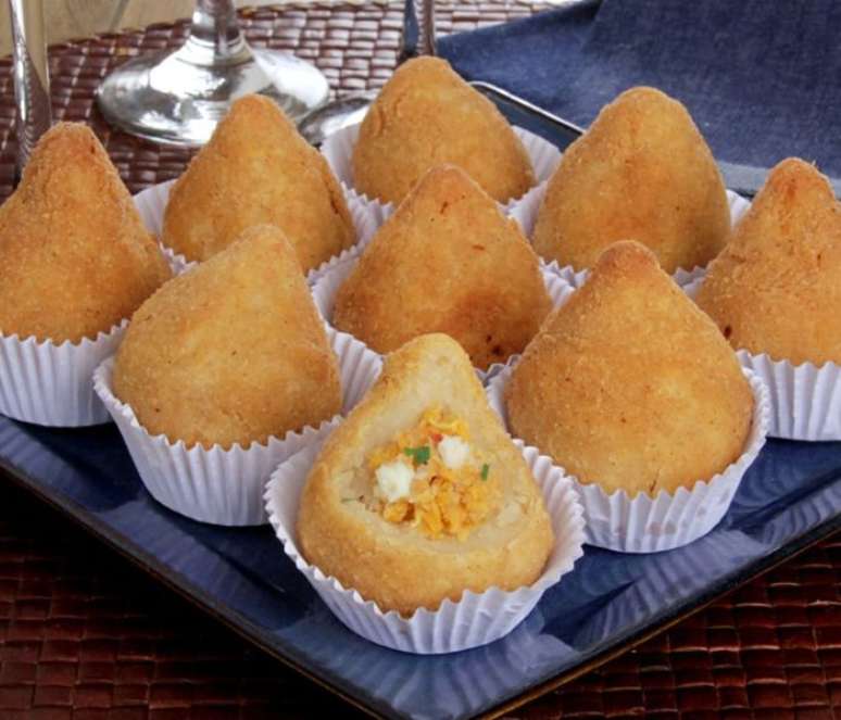 Coxinha de frango com massa de batata –