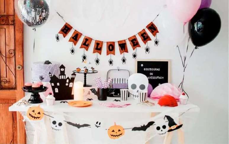53. Decora&ccedil;&atilde;o simples para mesa de Dia das Bruxas &ndash; Foto: Mam&atilde;e Achei