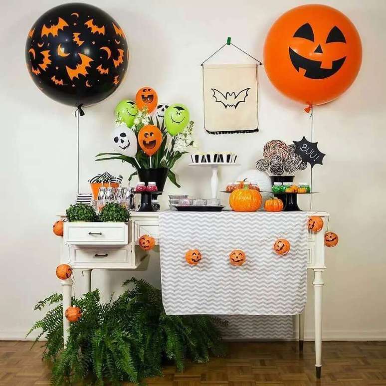 63. Decora&ccedil;&atilde;o simples para mesa de festa de Halloween &ndash; Foto: Festeirice