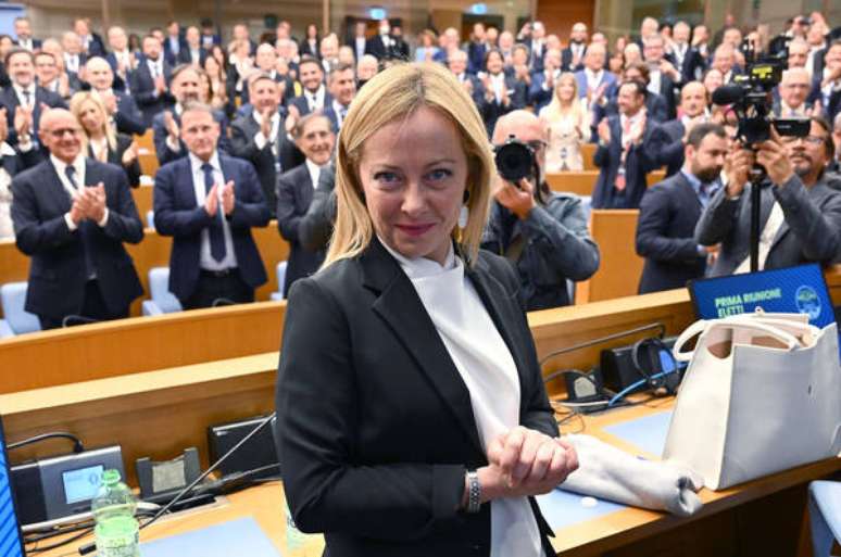 Giorgia Meloni se re&uacute;ne com parlamentares eleitos por seu partido, o Irm&atilde;os da It&aacute;lia