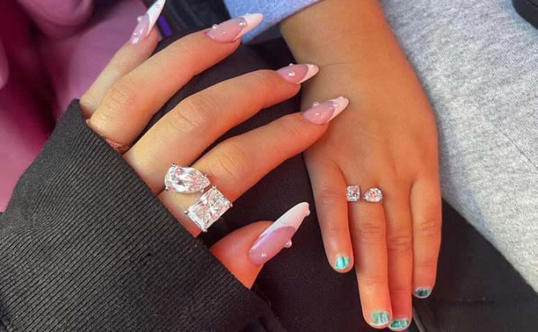 Os presentes Stormi e Kylie Jenner, dados por Travis Stott 