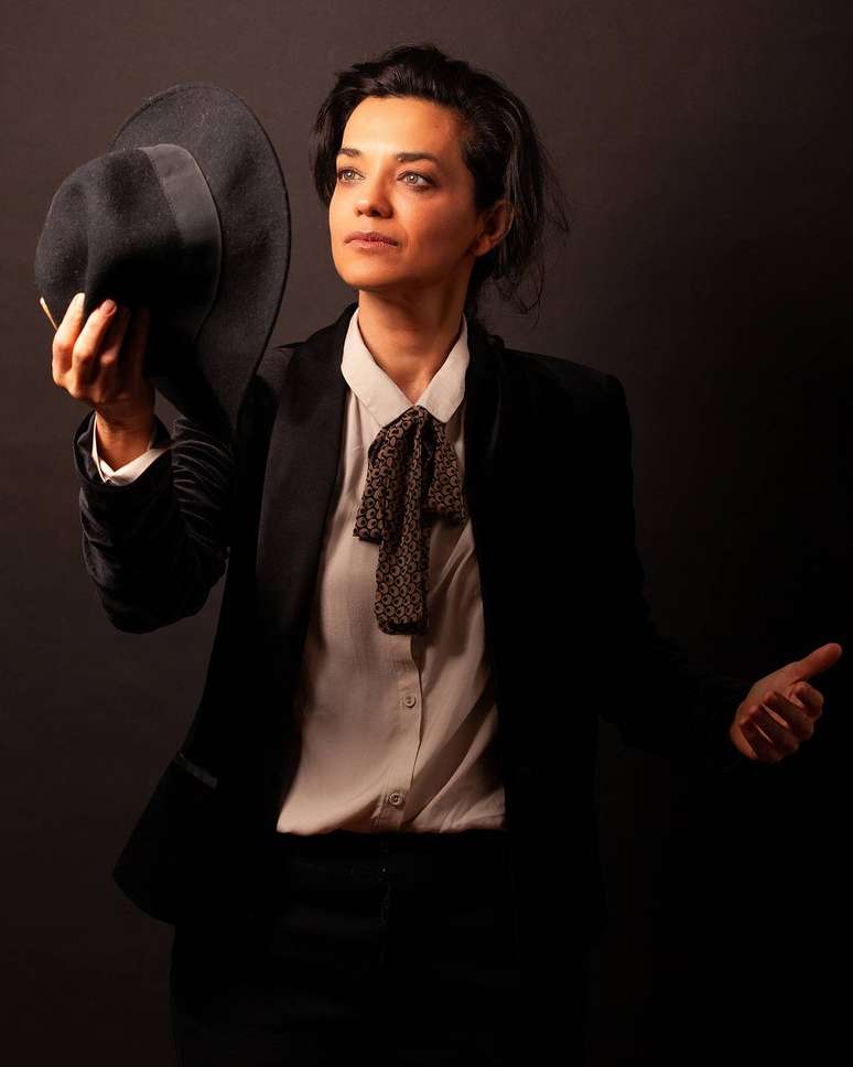 A atriz Ana Cec&iacute;lia no espet&aacute;culo 'Pequeno Orat&oacute;rio do Poeta para o Anjo'. Foto Laercio Luz