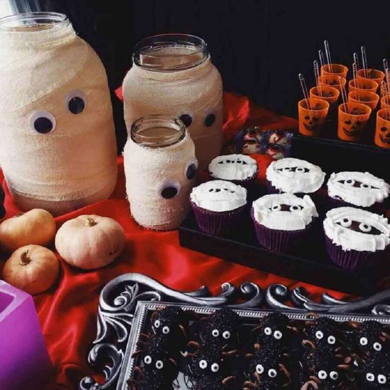 71. Ideias simples e f&aacute;ceis de fazer para decora&ccedil;&atilde;o Dia das Bruxas &ndash; Foto: Cristina Festas