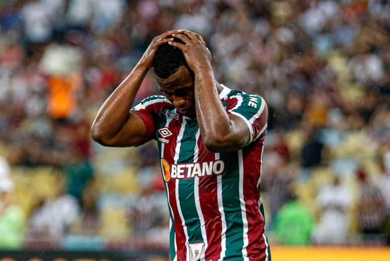 Fluminense perde do Am&eacute;rica-MG, e Corinthians mant&eacute;m terceiro lugar do Brasileiro