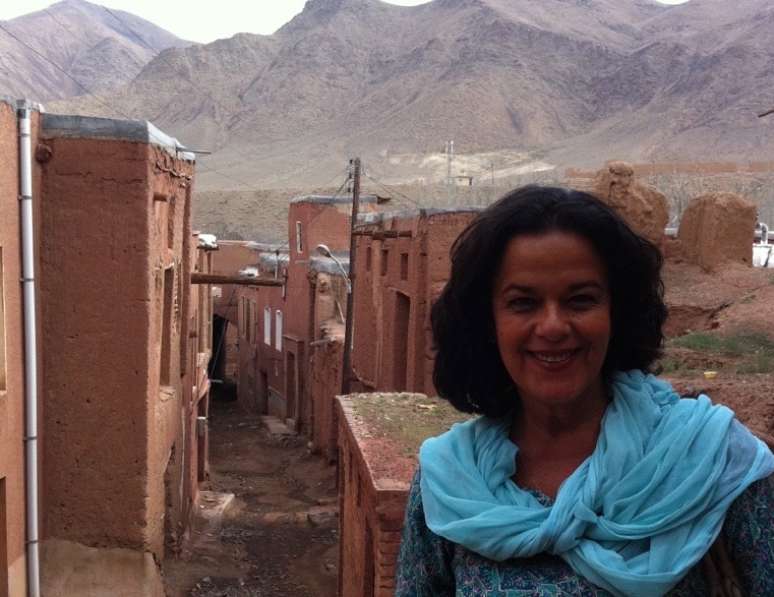 A jornalista e escritora Lúcia Araújo autora do livro "Trágica e Bela- uma viagem pelas 1001 faces da Pérsia e do Irã" 