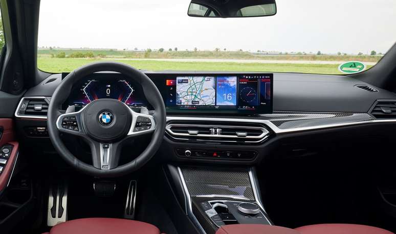 Live Cockpit Professional, com duas telas, &eacute; o grande destaque do novo S&eacute;rie 3.