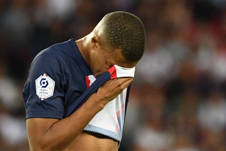 Kylian Mbappé vem sendo alvo de críticas na França (Foto: EMMANUEL DUNAND / AFP)