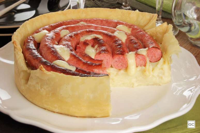 Torta folhada de linguiça – Foto: Guia da Cozinha