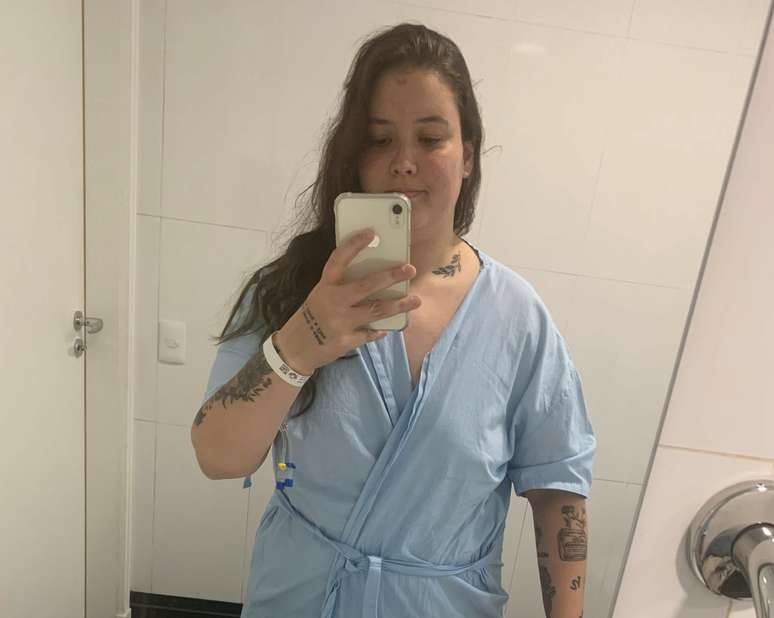 Três meses após sentir as primeiras dores, Carolina fez uma a primeira cirurgia @Arquivo Pessoal