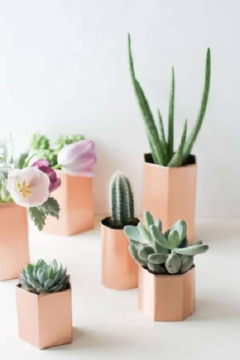 12. Vaso rose gold para arranjos de suculentas. Fonte &ndash; Studio Stories