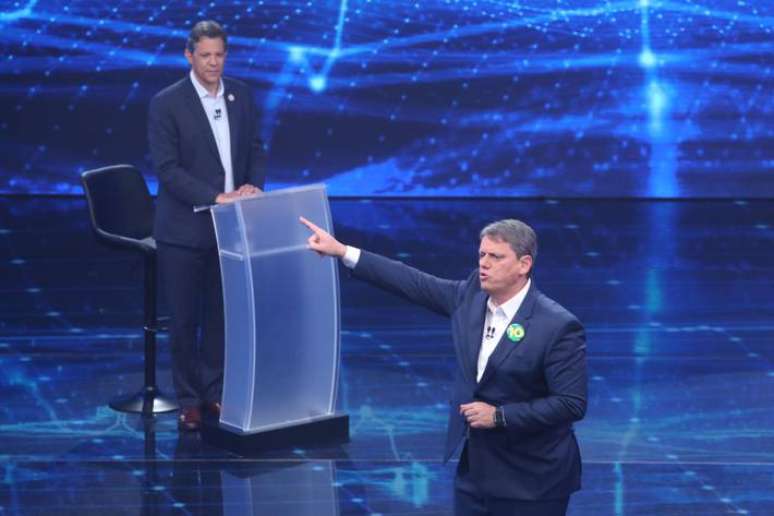 Formato do debate da Band, marcado pela liberdade que os candidatos tiveram em caminhar pelo palco, favoreceu o confronto de ideias