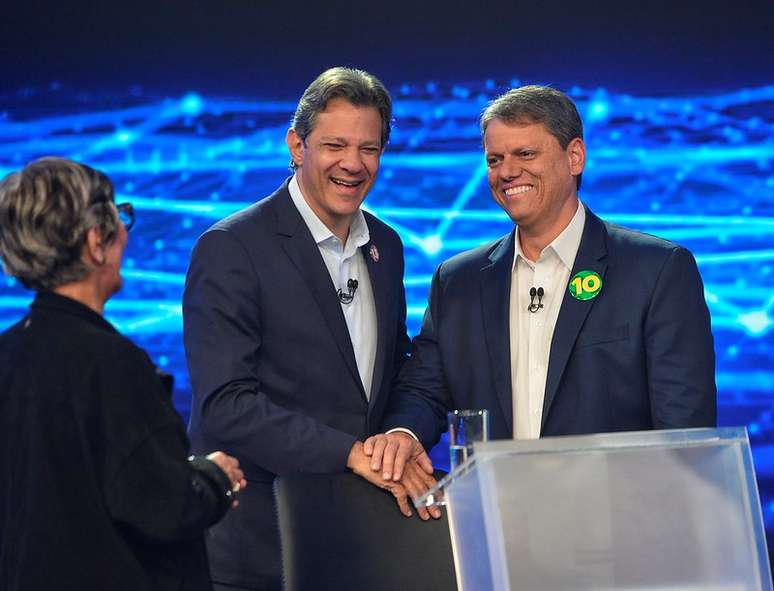 Os candidatos ao governo de São Paulo Tarcísio de Freitas (Republicanos) e Fernando Haddad (PT) participam do primeiro debate do segundo turno das eleições 2022