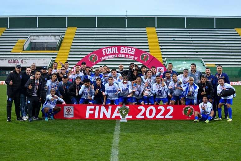 O sub-17 do barra conseguiu seu primeiro título estadual-(Divulgação/Barra FC)