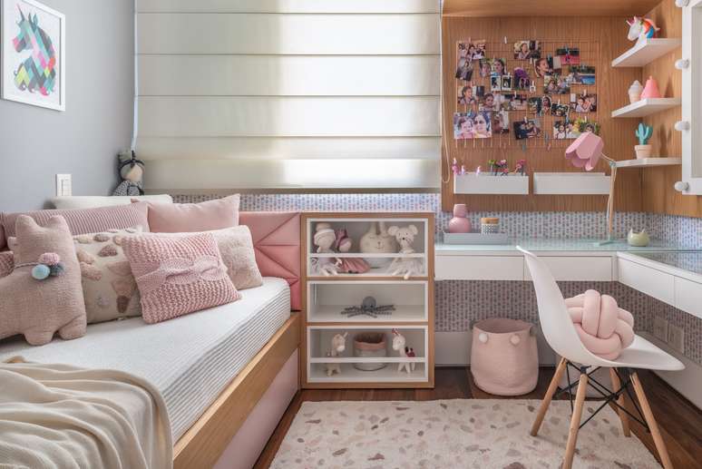 Roupa de cama, almofadas e manta da Eliana Sposito Baby Store. Produ&ccedil;&atilde;o: Mayra Navarro