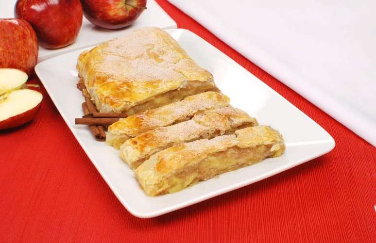 Strudel de maçã é uma sobremesa deliciosa – Foto: Guia da Cozinha