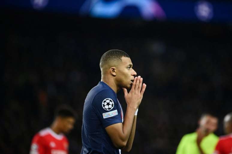 Mbappé vive momentos conturbados no PSG, segundo a imprensa europeia (FRANCK FIFE / AFP)