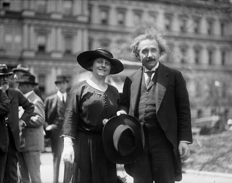 Elsa e Albert Einstein eram primos e casaram-se em 1919, ambos em segundas n&uacute;pcias, mas n&atilde;o tiveram filhos em conjunto