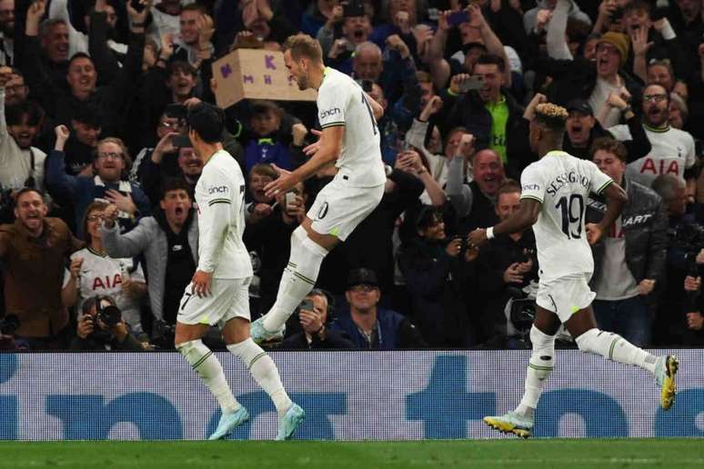 Tottenham vence na Champions League (Foto: ADRIAN DENNIS / AFP)