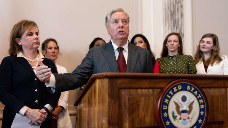 US Senator Lindsey Graham proposed a bill that would ban all US abortions at 15-weeks