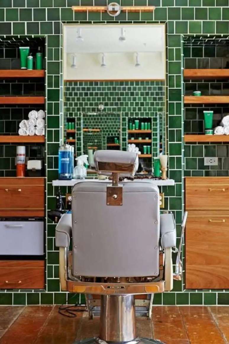 41.Modelo de cadeira retr&ocirc; barbearia. Fonte &ndash; Cond&eacute; Nast Traveller Magazine