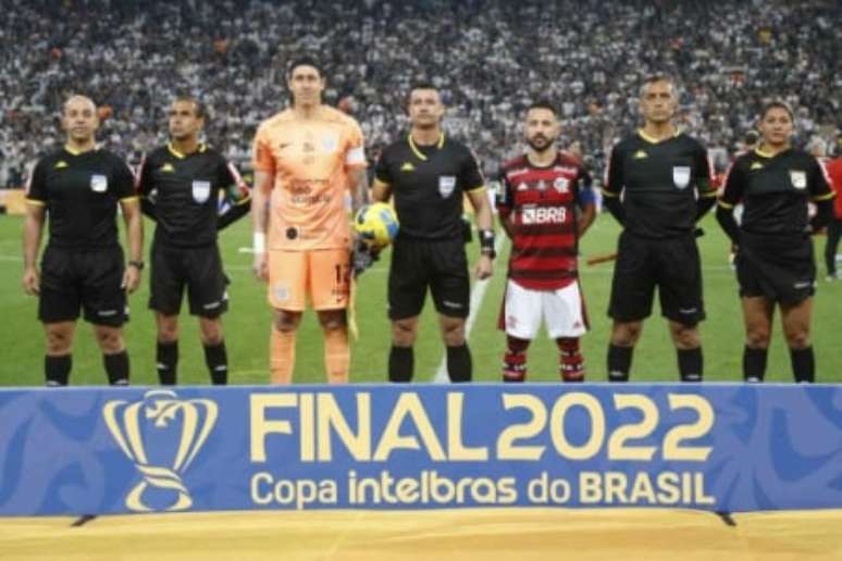 CBF define equipe de arbitragem para jogo Corinthians x Flamengo