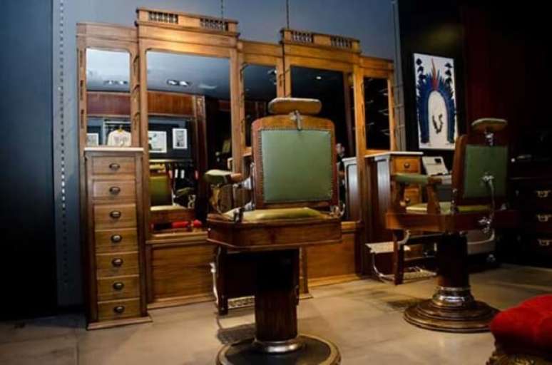 11. A madeira &eacute; um elemento que est&aacute; muito presente nas barbearias retr&ocirc;. Fonte &ndash; Mente Flutuante Retro