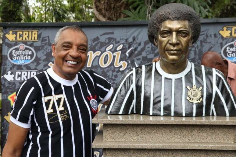 Basílio foi homenageado no dia em que o título de 1977 completa 45 anos (Foto: José Manoel Idalgo/Ag.Corinthians)