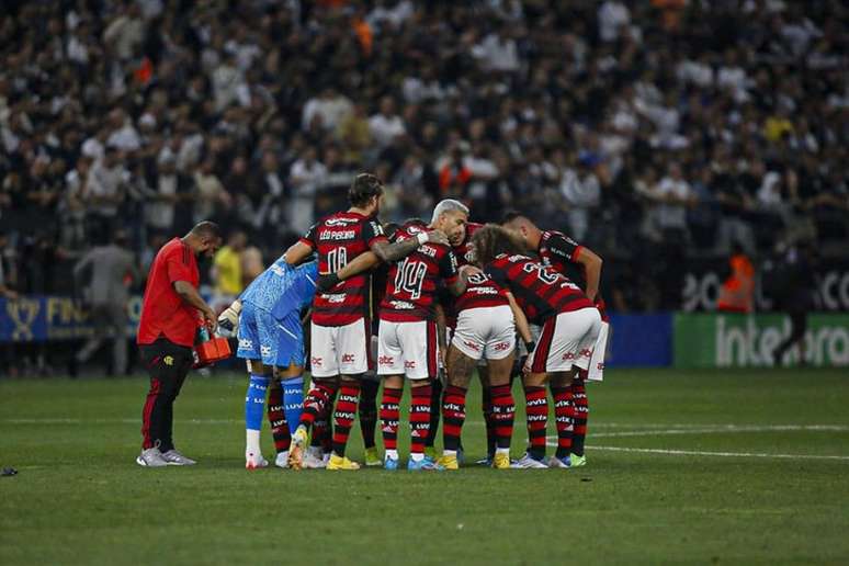 Atacante do Flamengo manda recado para a torcida após jogo de ida