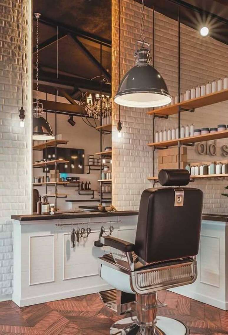 15. Bancada sob medida para barbearia retr&ocirc;. Fonte &ndash; Decor F&aacute;cil