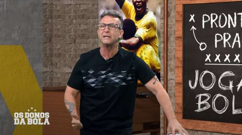 Corintiano Neto apresenta o programa "Os Donos da Bola" (Foto: Reprodução/Donos da Bola)