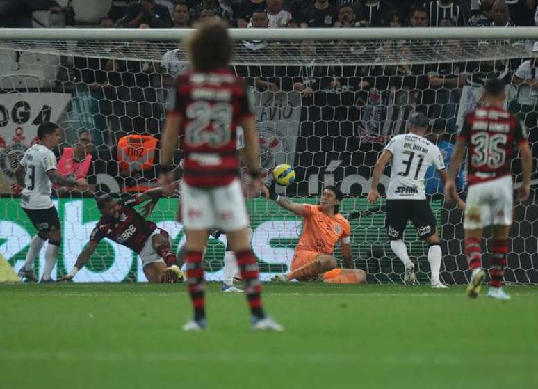 Flamengo e Corinthians não tiraram o zero do placar na primeira partida da final da Copa do Brasil.