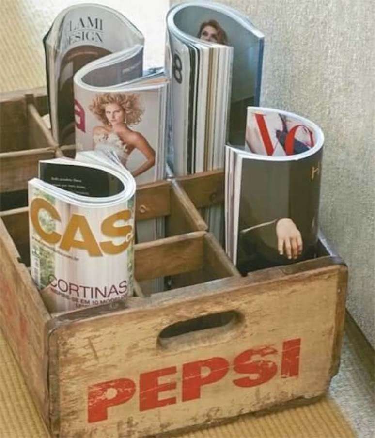 58. Revistaria de madeira para barbearia retr&ocirc;. Fonte &ndash; Casa e Festa