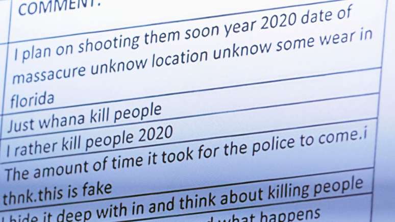 A Promotoria apresentou transcri&ccedil;&otilde;es de coment&aacute;rios que Cruz havia postado no YouTube antes do tiroteio, nos quais ele fala em 's&oacute; querer matar pessoas'
