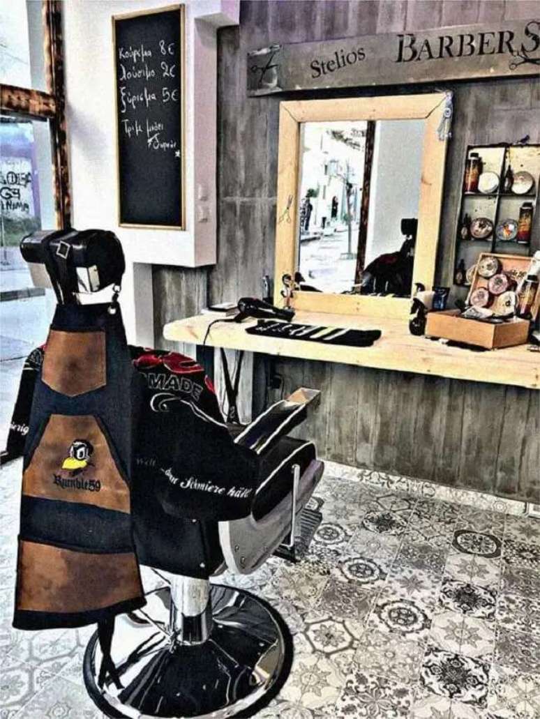 36. Ladrilhos hidr&aacute;ulicos na decora&ccedil;&atilde;o da barbearia retr&ocirc;. Fonte &ndash; Sua Decora&ccedil;&atilde;o